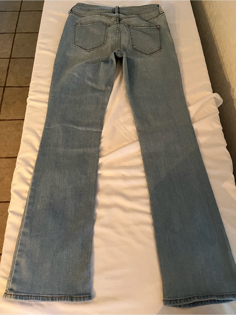 Old Navy women's 6 Light Blue Women's Bootcut Jeans - Picture 4 of 4